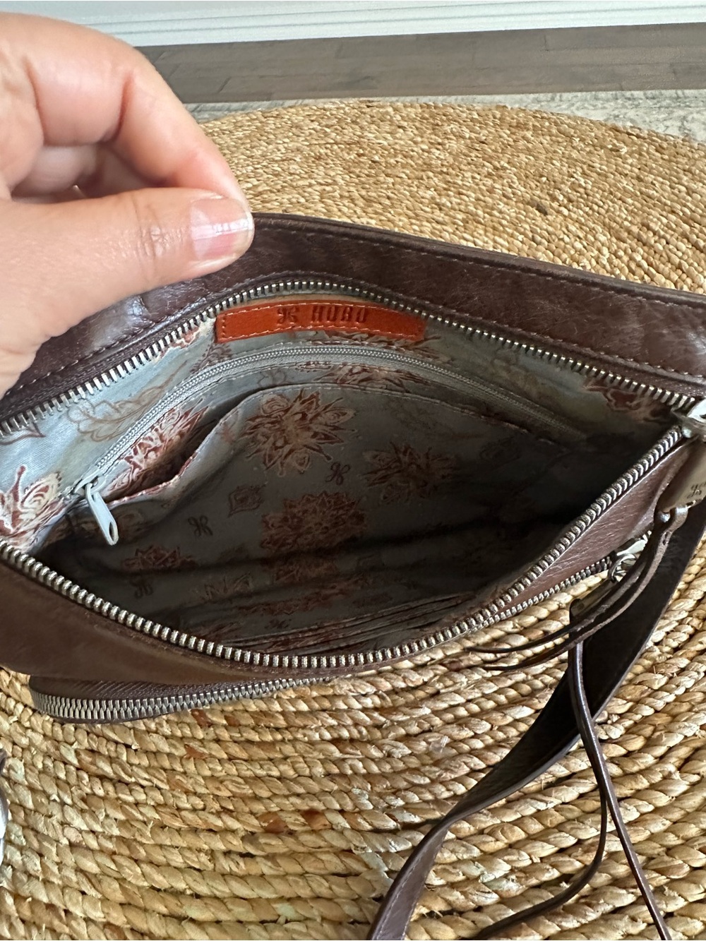 HOBO International Cassie Brown Leather Crossbody Shoulder Bag Organizer Purse - Picture 7 of 9